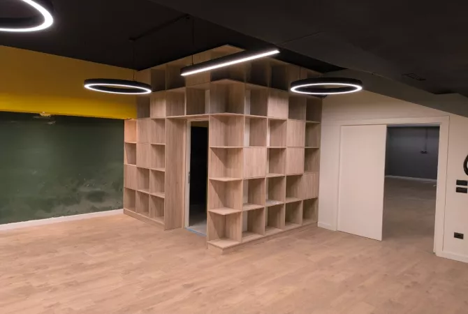 Job Offers in Tirana, Profession Banakierë/Banakjere   Kamarier/ Kamariere , With experience, Payment 45,000  Leke.