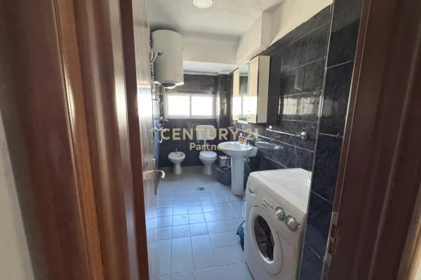 Shtepi ne shitje Apartament ne Tirane, 2+1, Mobilimi E mobiluar, Pagesa 128,000  Euro.