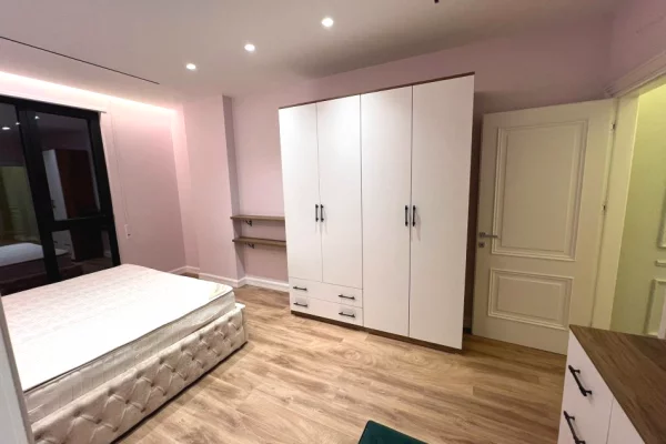 Shtepi me qera Apartament ne Tirane, 3+1, Mobilimi E mobiluar, Pagesa 1,200  Euro.