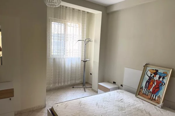 Shtepi me qera Apartament ne Tirane, 1+1, Mobilimi E mobiluar, Pagesa 500  Euro.