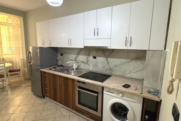 Shtepi me qera Apartament ne Tirane, 1+1, Mobilimi E mobiluar, Pagesa 500  Euro.