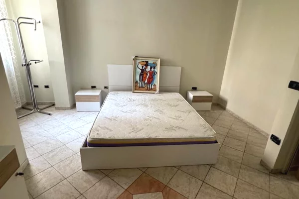 Shtepi me qera Apartament ne Tirane, 1+1, Mobilimi E mobiluar, Pagesa 500  Euro.