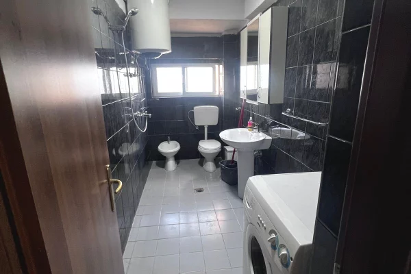 Shtepi ne shitje Apartament ne Tirane, 2+1, Mobilimi Bosh, pa mobiluar, Pagesa 130,000  Euro.