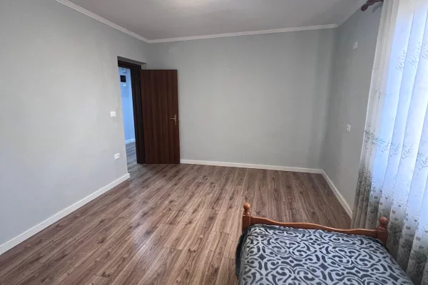 Shtepi ne shitje 2+1 ne Tirane - 130,000 Euro