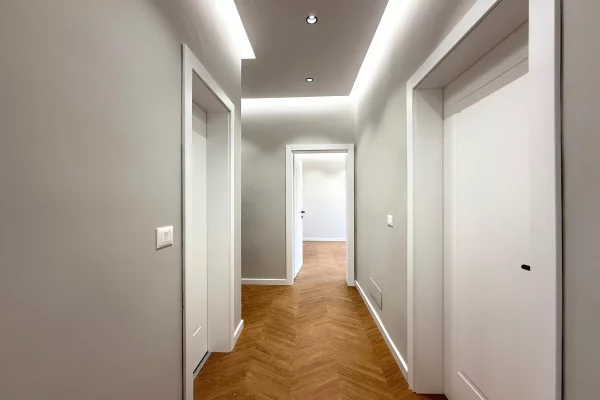 Shtepi ne shitje Apartament ne Tirane, 2+1, Mobilimi Bosh, pa mobiluar, Pagesa 249,000  Euro.