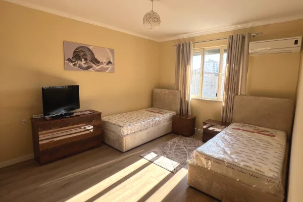 Shtepi ne shitje Apartament ne Tirane, 2+1, Mobilimi E mobiluar, Pagesa 135,000  Euro.