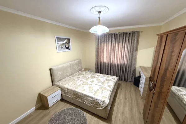 Shtepi ne shitje Apartament ne Tirane, 2+1, Mobilimi E mobiluar, Pagesa 135,000  Euro.