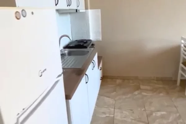 Shtepi me qera 1+1 ne Tirane - 40,000 Leke