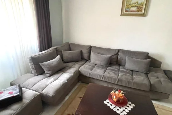 Shtepi me qera 2+1 ne Tirane - 700 Euro