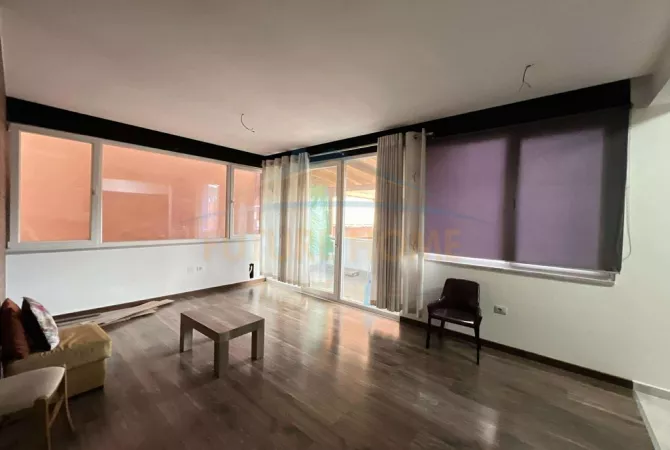 Shtepi ne shitje Apartament ne Tirane, 3+1, Mobilimi E mobiluar, Pagesa 255,000  Euro.