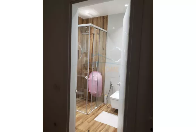 Shtepi ne shitje Apartament ne Tirane, 2+1, Mobilimi E mobiluar, Pagesa 250,000  Euro.