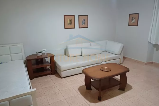 Shtepi me qera 2+1 ne Tirane - 650 Euro