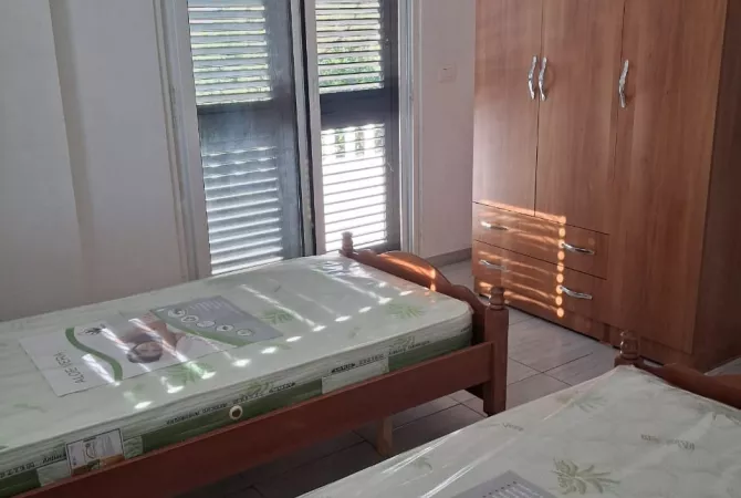 Shtepi me qera Shtepi Private ne Tirane, 2+1, Mobilimi E mobiluar, Pagesa 50,000  Leke.