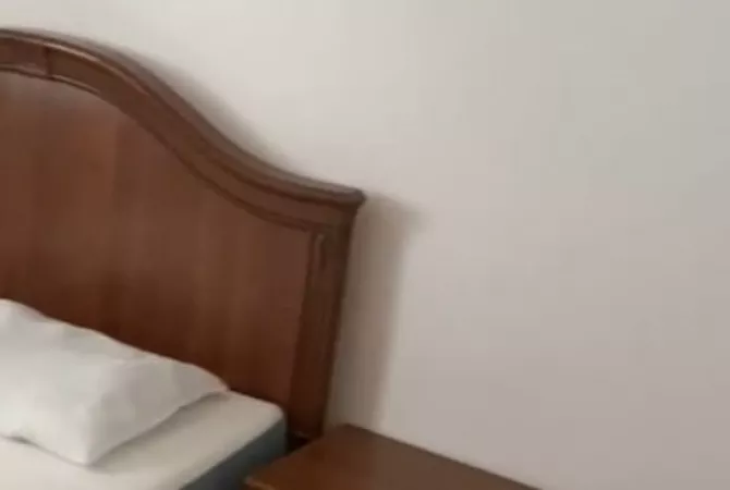 Shtepi me qera Shtepi Private ne Tirane, 1+1, Mobilimi E mobiluar, Pagesa 50,000  Leke.