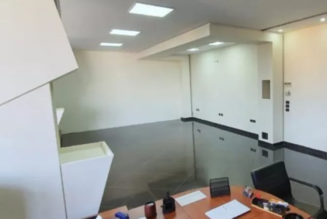 Ambient biznesi me qera 3+1 ne Tirane - 1,000 Euro
