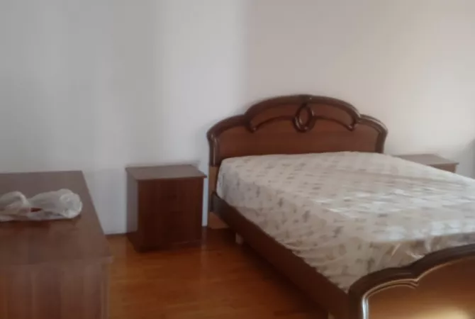 Shtepi me qera Apartament ne Tirane, 2+1, Mobilimi E mobiluar, Pagesa 60,000  Leke.