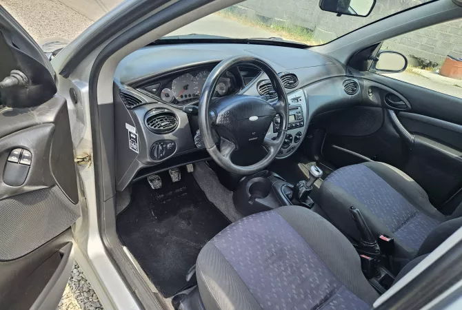 Makina ne shitje ne Fier, Ford, 2000 Benzine,Kambio Manual Pagesa 1,400  Euro.