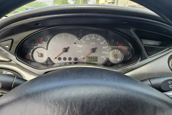 Makina ne shitje ne Fier, Ford, 2000 Benzine,Kambio Manual Pagesa 1,400  Euro.