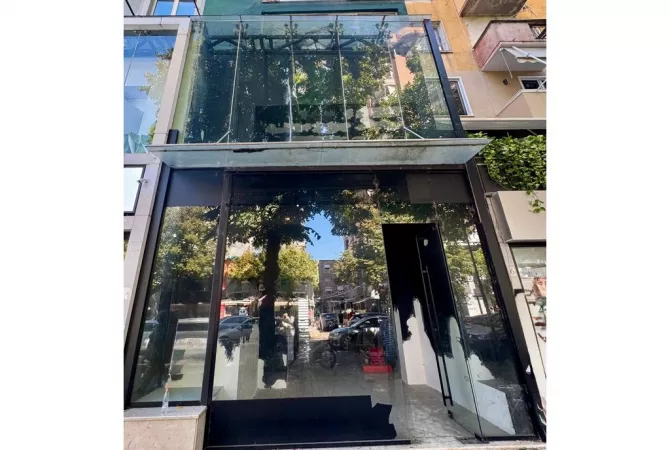 Ambiente Commerciale in Affitto 1+1 a Tirana - 6,500 Euro