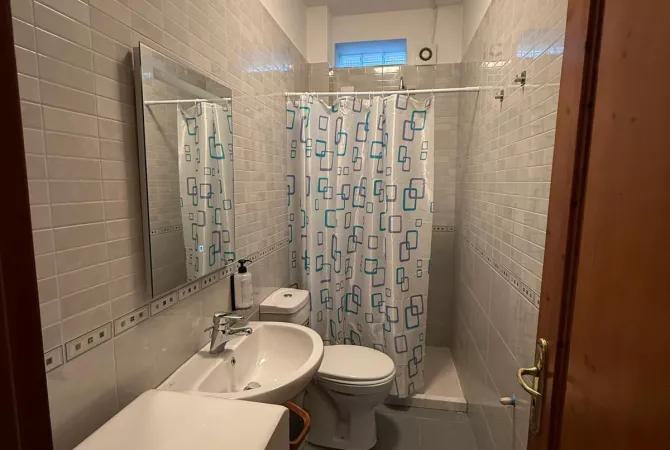 Shtepi me qera 2+1 ne Tirane - 60,000 Leke
