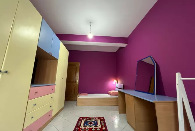 Shtepi me qera Apartament ne Tirane, 2+1, Mobilimi E mobiluar, Pagesa 700  Euro.