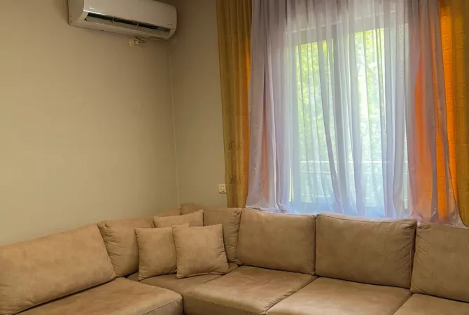 Shtepi me qera Apartament ne Tirane, 2+1, Mobilimi E mobiluar, Pagesa 700  Euro.