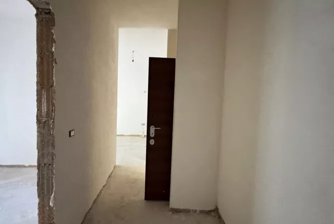Shtepi ne shitje Apartament ne Tirane, 2+1, Mobilimi Bosh, pa mobiluar, Pagesa 176,175  Euro.