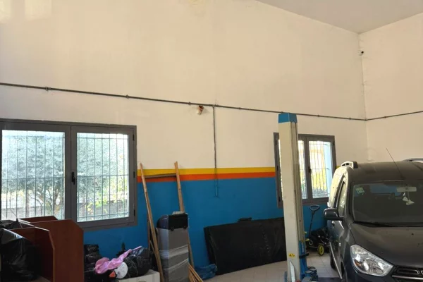 Ambiente Commerciale in Affitto 4+1 a Tirana - 1,500 Euro