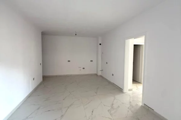 Shtepi me qera Apartament ne Tirane, 2+1, Mobilimi Bosh, pa mobiluar, Pagesa 450  Euro.
