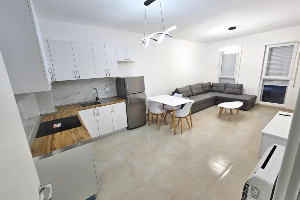 Shtepi me qera Apartament ne Tirane, 2+1, Mobilimi E mobiluar, Pagesa 500  Euro.