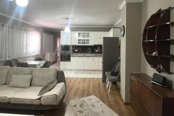 Shtepi me qera 2+1 ne Tirane - 65,000 Leke