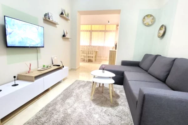 Jepet apartament 1+1 me qira , ne Qender, mbrapa Muzeut, mbrapa 15-kateshit.