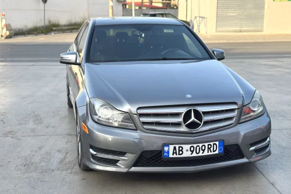 Makina ne shitje ne Elbasan - 8,700 Euro