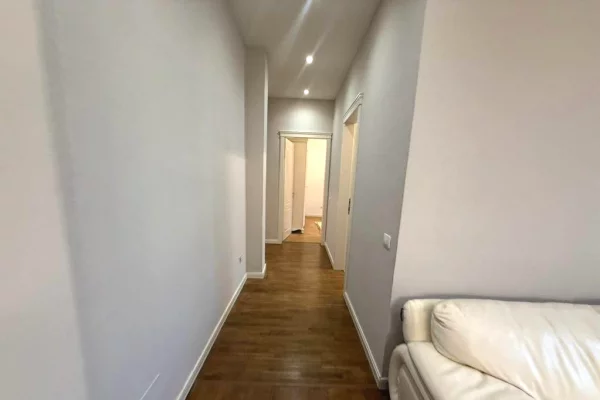 Shtepi me qera 3+1 ne Tirane - 2,100 Euro