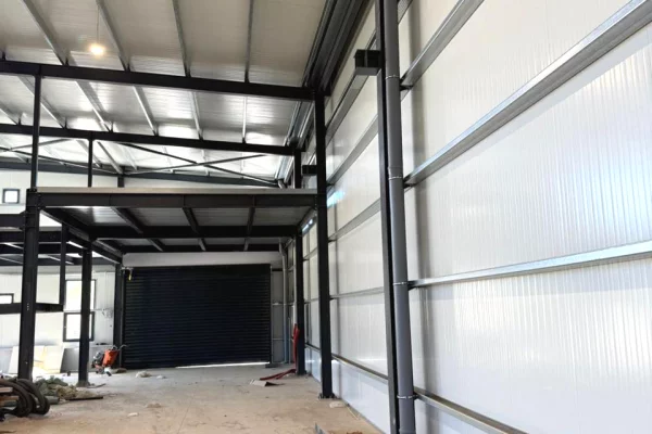 Business Property for Rent 4+1 in Tirana - 1,000 Euro