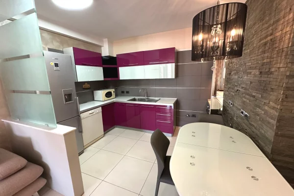 Shtepi me qera 3+1 ne Tirane - 700 Euro