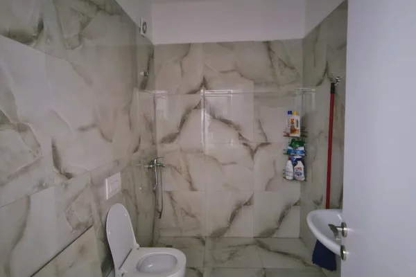 Shtepi me qera 1+1 ne Tirane - 50,000 Leke