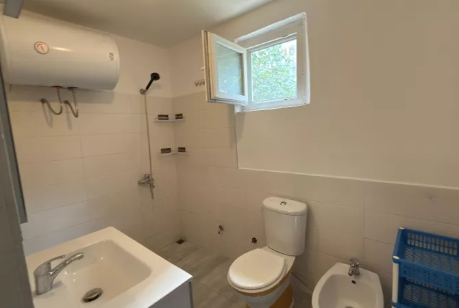 Shtepi me qera Apartament ne Tirane, 1+1, Mobilimi E mobiluar, Pagesa 50,000  Leke.