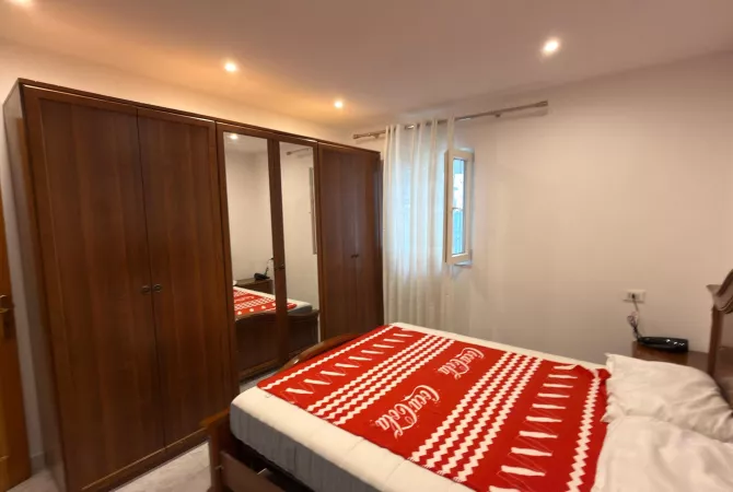 Shtepi me qera Apartament ne Tirane, 1+1, Mobilimi E mobiluar, Pagesa 50,000  Leke.