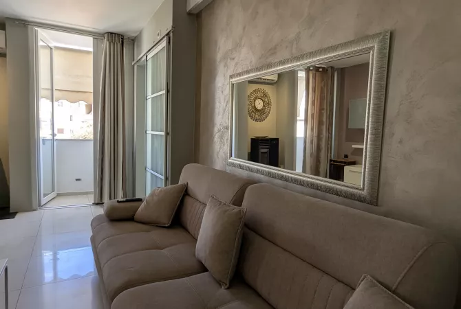 Shtepi me qera Apartament ne Tirane, 3+1, Mobilimi E mobiluar, Pagesa 700  Euro.