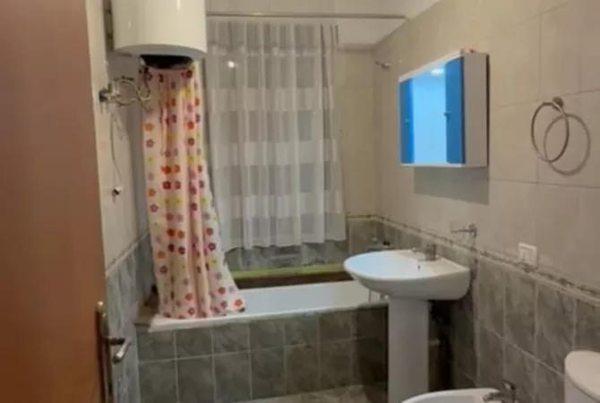 Shtepi me qera Apartament ne Tirane, 1+1, Mobilimi E mobiluar, Pagesa 500  Euro.