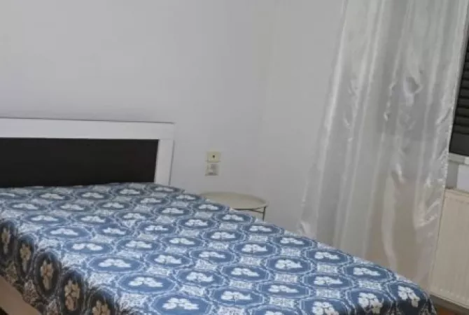 Shtepi me qera Shtepi Private ne Tirane, 3+1, Mobilimi E mobiluar, Pagesa 700  Euro.