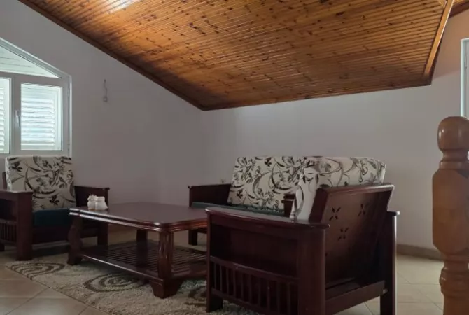 Shtepi me qera Shtepi Private ne Tirane, 3+1, Mobilimi E mobiluar, Pagesa 700  Euro.