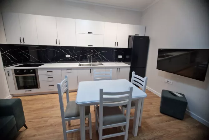 Shtepi me qera Vila Luksoze ne Tirane, 2+1, Mobilimi E mobiluar, Pagesa 750  Euro.