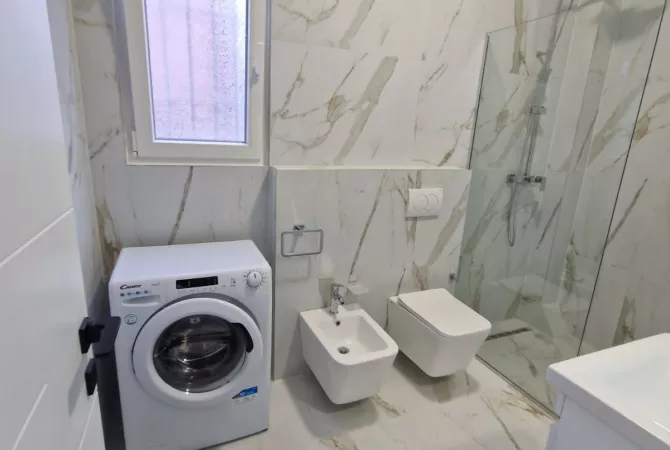 Shtepi me qera Vila Luksoze ne Tirane, 2+1, Mobilimi E mobiluar, Pagesa 750  Euro.