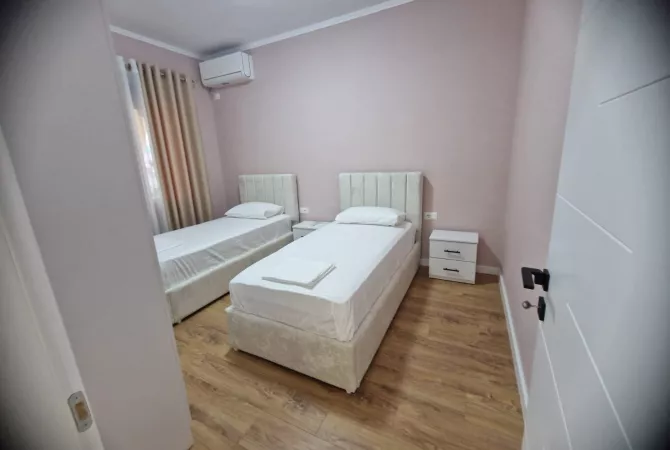 Shtepi me qera Vila Luksoze ne Tirane, 2+1, Mobilimi E mobiluar, Pagesa 750  Euro.