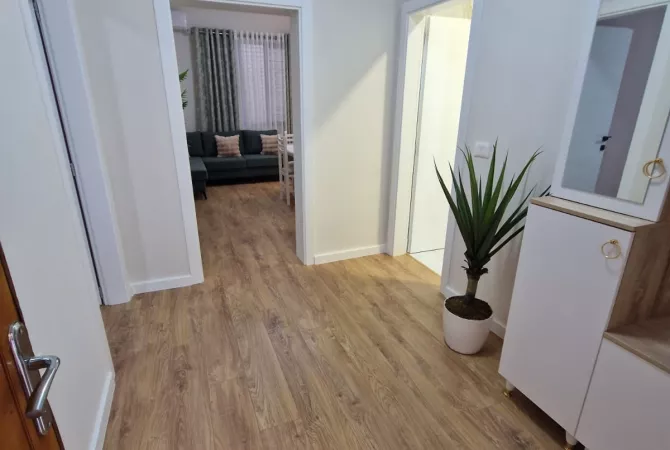 Shtepi me qera Vila Luksoze ne Tirane, 2+1, Mobilimi E mobiluar, Pagesa 750  Euro.