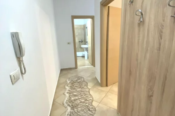 Shtepi me qera Apartament ne Tirane, 2+1, Mobilimi E mobiluar, Pagesa 550  Euro.