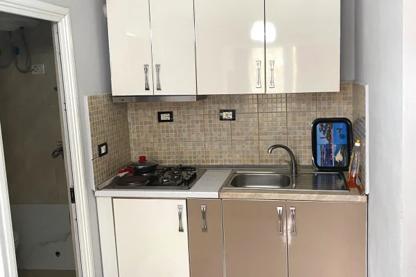 Shtepi me qera Garsoniere ne Tirane - 40,000 Leke