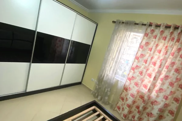 Shtepi me qera Apartament ne Tirane, 2+1, Mobilimi E mobiluar, Pagesa 50,000  Leke.